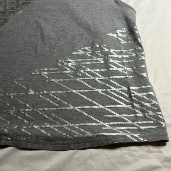 Under Armour Light Gray Tank with Shiny Silver Pattern - Picture 3 of 9